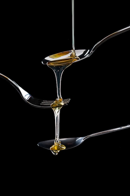 Free photo golden sweet honey dripping from spoon