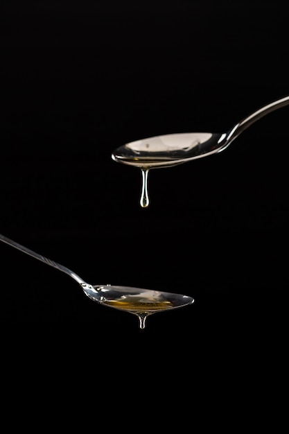 Free photo golden sweet honey dripping from spoon