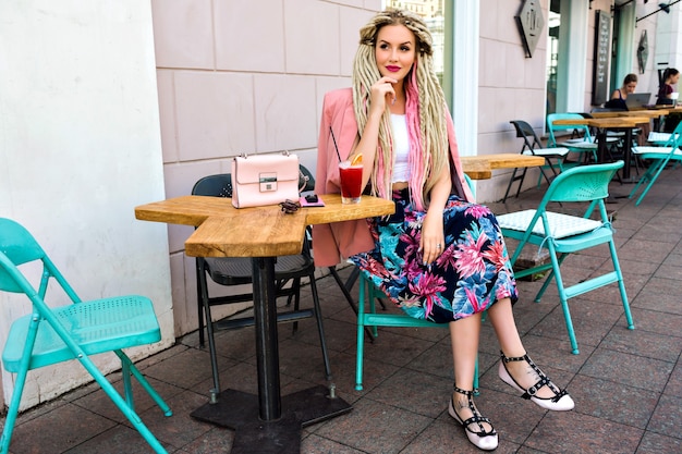 Free photo gorgeous pretty elegant woman posing on terrace at city cafe