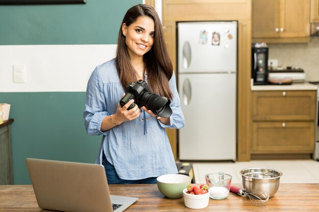 Free photo gorgeous young female photographer taking some photos of food in a kitchen