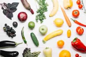 Free photo gradient ripe vegetables assortment