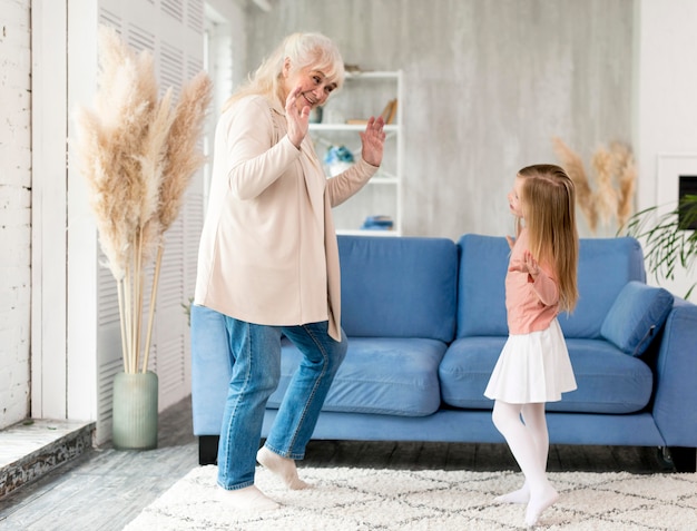 Free photo grandma with girl at home playing