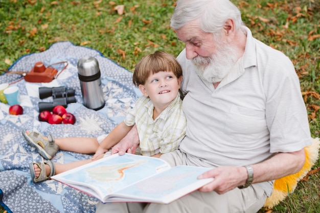 Free Photo grandpa reading stories for grandson 