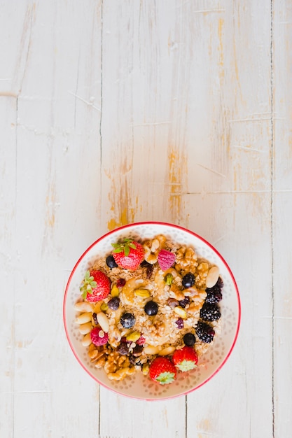 Free Photo granola with mixed berries and seeds