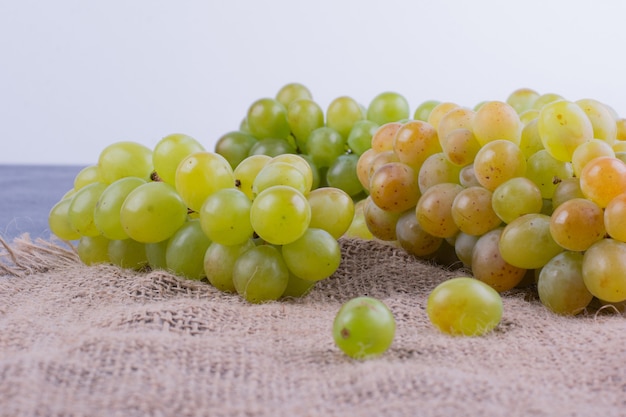 Grape bunches on a piece of kitchen towel