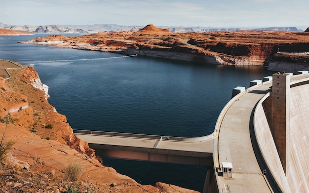 Gray concrete dam at daytime