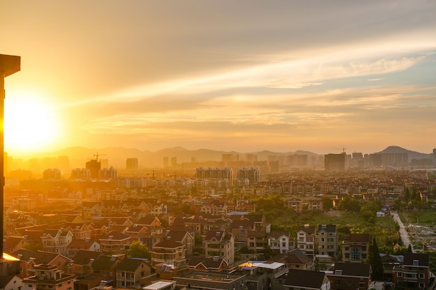 Free photo great cityscape at sunrise