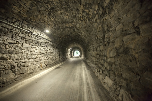 Free photo great shot of the entrance of an old stone tunnel from the other end of an old stone tunnel