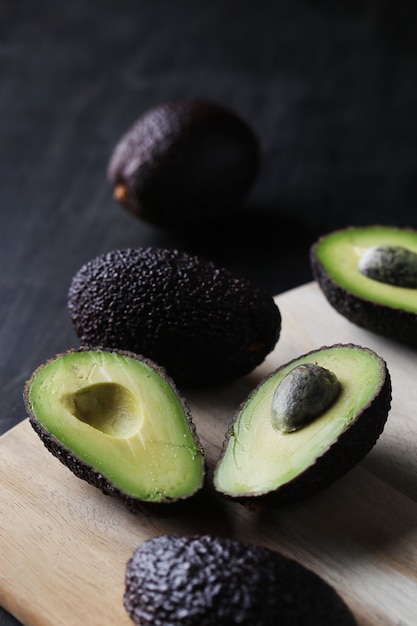 Free Photo green avocados on cutting board