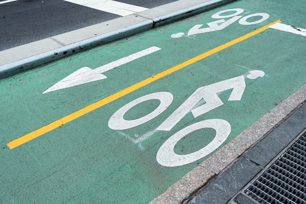 Free photo green bicycle lane closeup