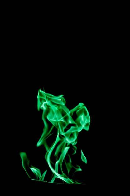 Free photo green flame of blazing fire