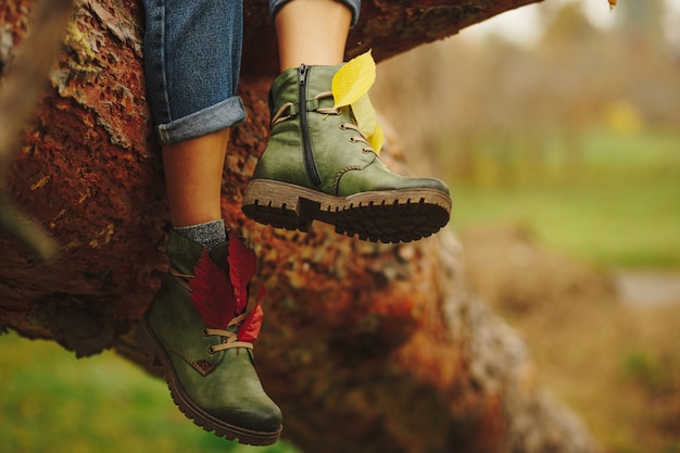 Free photo green leather boots on women legs