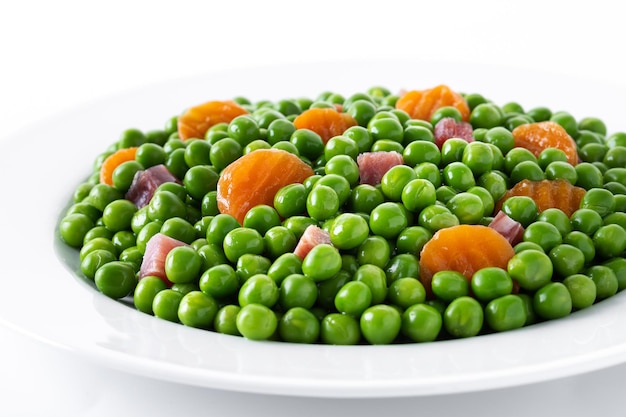 Free Photo green peas with serrano ham and carrot