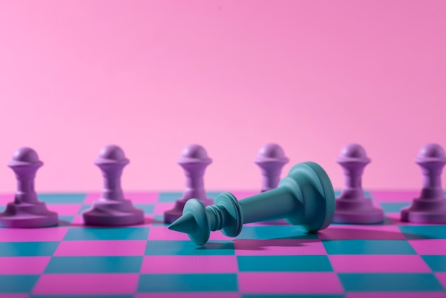 Free photo green and pink pieces for chess with game board