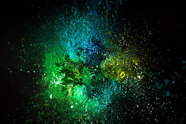 Free photo green powder mix splash with dark background