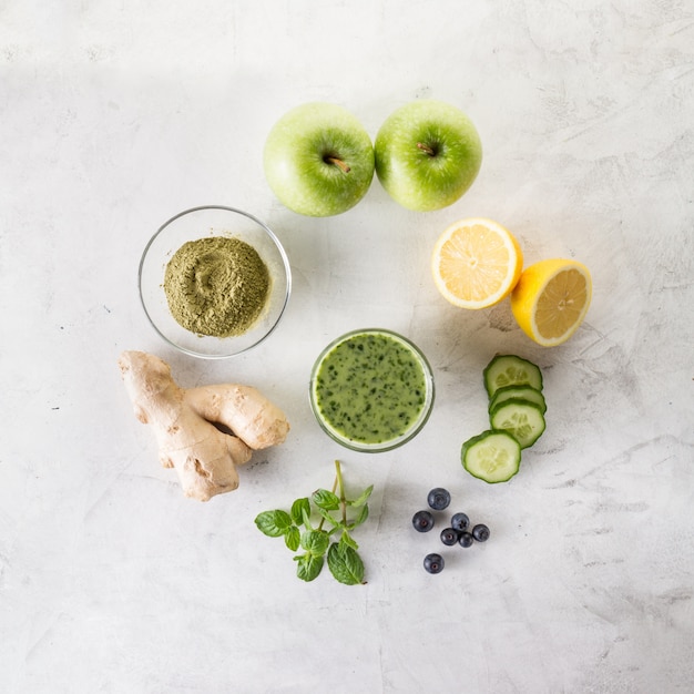 Free photo green smoothie with ingredients