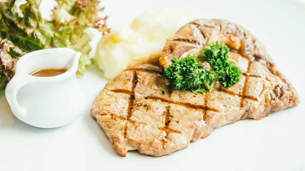 Free Photo grilled beef meat steak with sauce