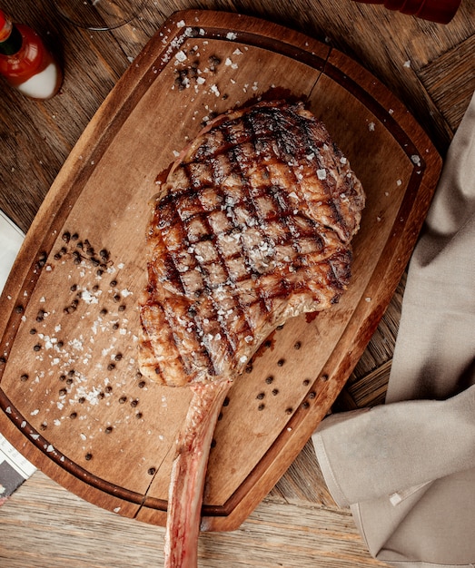 Free Photo grilled boneless steak on a wooden board