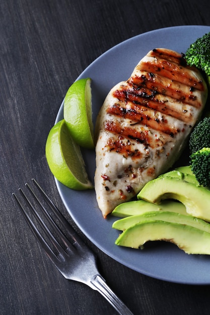 Grilled chicken breast with broccoli