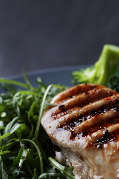 Grilled chicken breast with broccoli