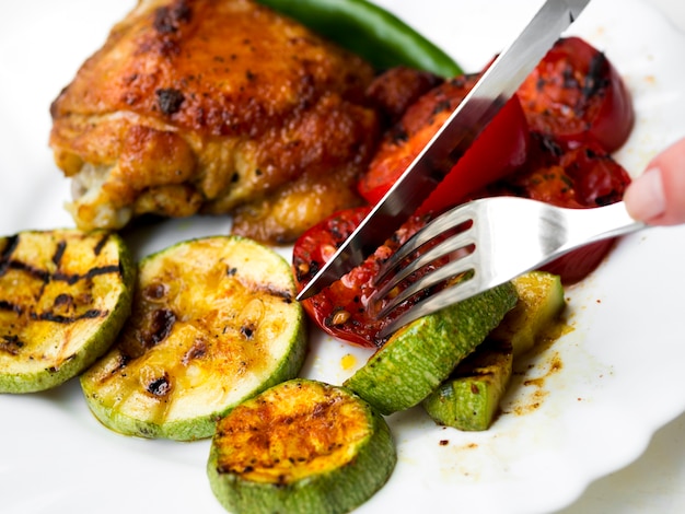 Grilled chicken breasts with vegetables