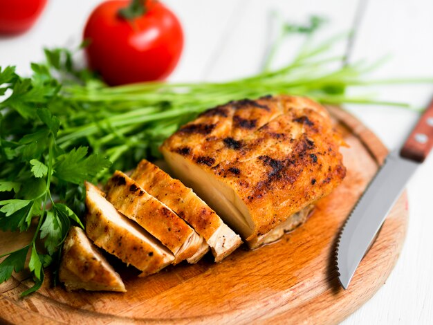 Grilled chicken breasts with vegetables