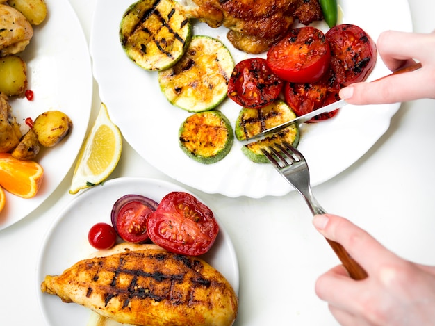 Grilled chicken breasts with vegetables