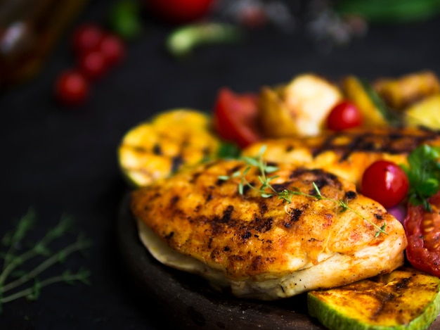 Grilled chicken breasts with vegetables