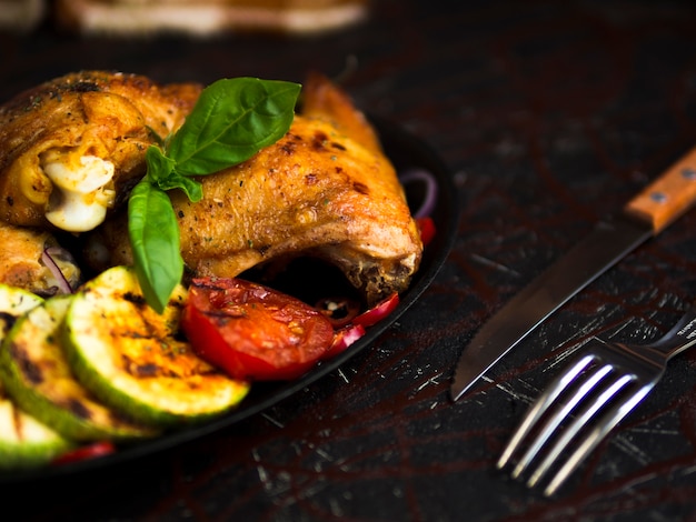 Free Photo grilled chicken breasts with vegetables