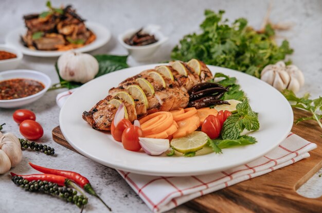 Grilled chicken pieces with tomatoes, carrots, fried peppers, red onion, cucumber,  and mint.