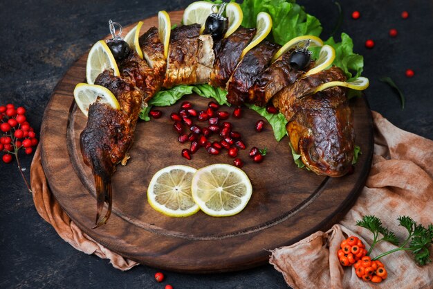 Grilled fish with herbs, fruits, lemon