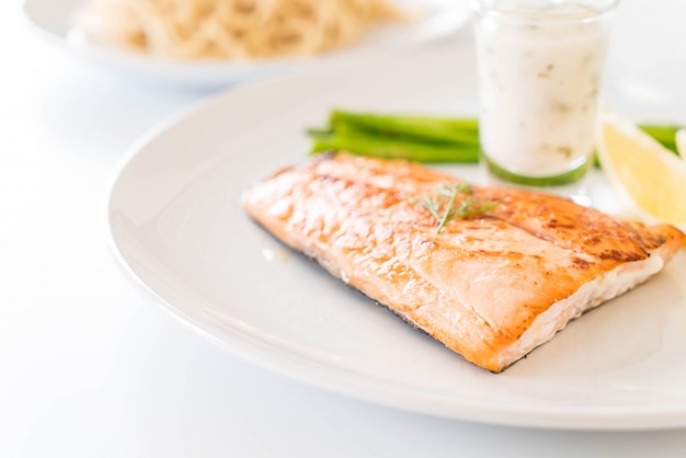 Free Photo grilled salmon steak