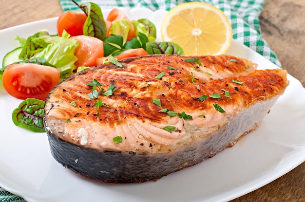 Grilled salmon with salad