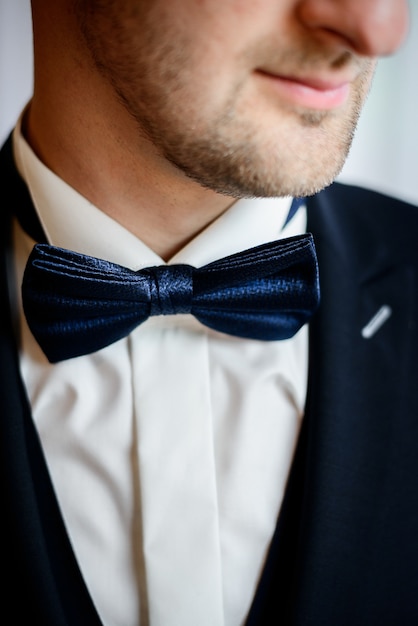 Free photo groom's tie bow close-up