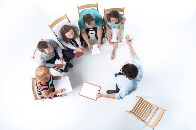 Free photo group of business people in a meeting