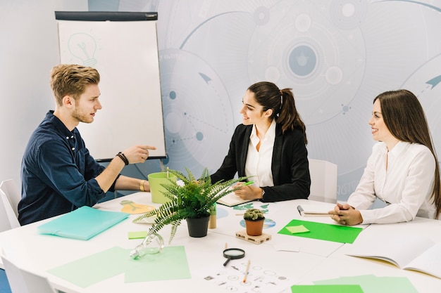 Free photo group of businesspeople having conversation in office