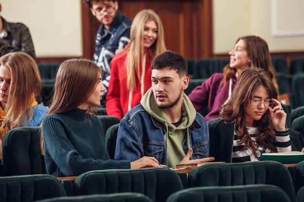 Free photo the group of cheerful happy students sitting in a lecture hall before lesson