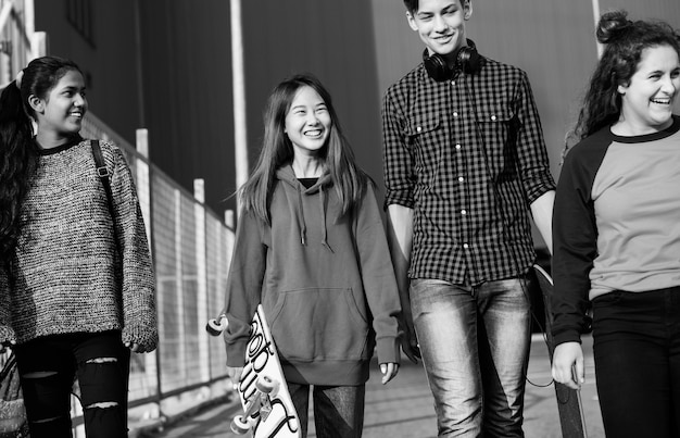 Free photo group of diverse teenagers hanging out together