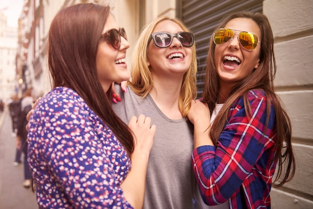 Free Photo group of friends enjoying in the street