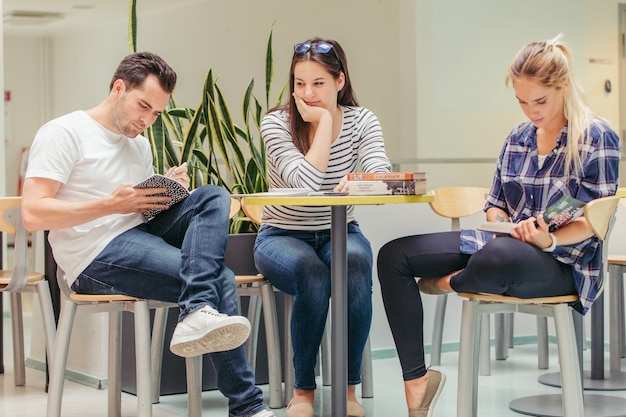 Free photo group of friends studying