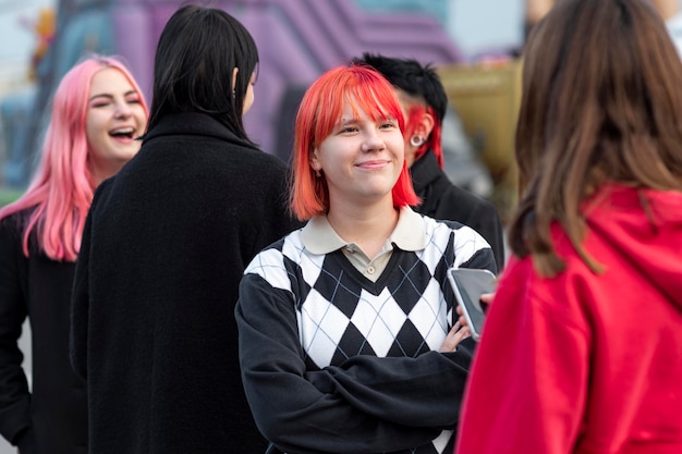 Free photo group of non binary friends outside