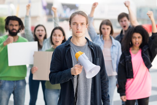 Free photo group of people protesting and using megaphones