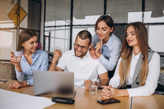 Free photo group of people working out business plan in an office