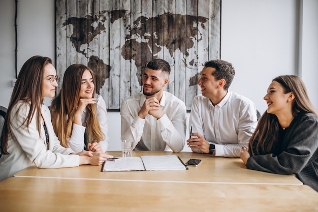 Free photo group of people working out business plan in an office