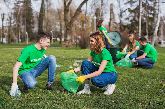 Free photo group of volunteers with garbage bag