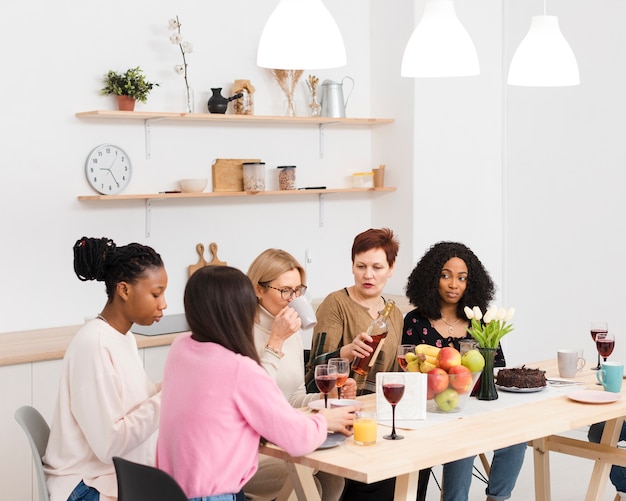 Free photo group of women spending time together