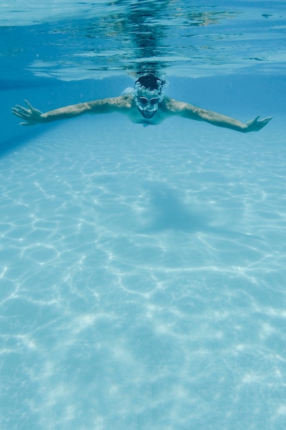 Free photo guy diving