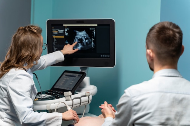 Free Photo gynecologist performing ultrasound consultation