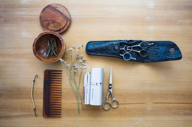 Free photo hairdressing supplies on wooden background