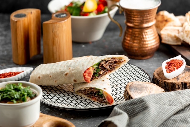 Free photo half-cut beef doner in flatbread wrap